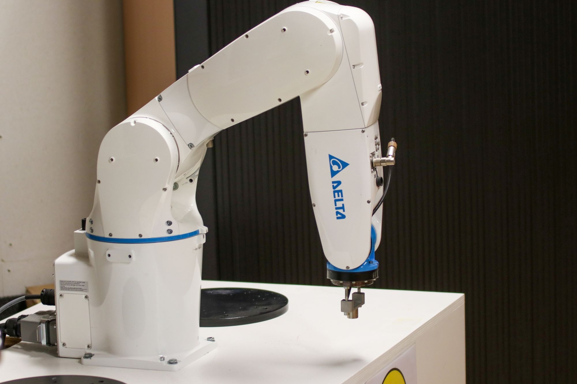 Robotic arm detail in an automated cell